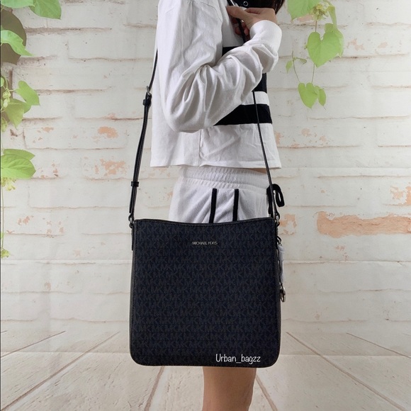 Michael Kors Handbags - Michael Kors JST Large Crossbody